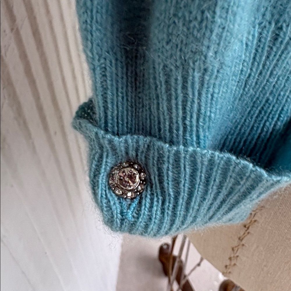 Bibelot Cashmere cardigan with rhinestone clasp closure - Picture 3 of 9